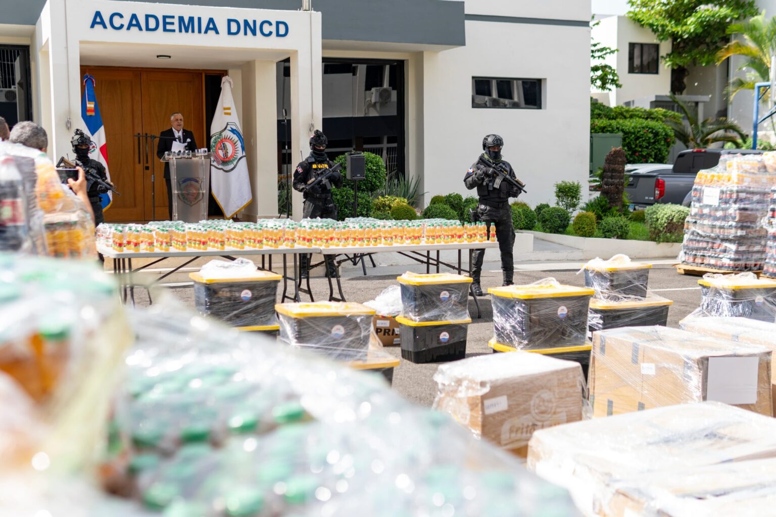 DNCD decomisa 137 kilos de cocaína líquida, el mayor de su tipo incautado en RD
