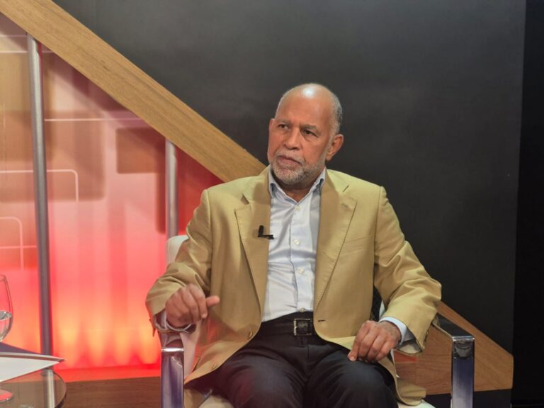 Video- Eduardo Hidalgo asegura profesores y estudiantes prefieren estar en el infierno antes que en aulas móviles