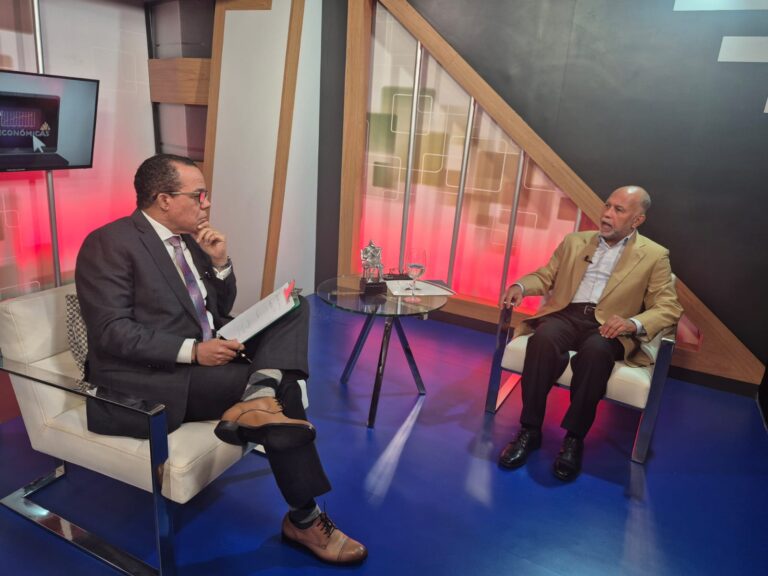 Video- Denuncia: 77% de las escuelas carecen de laboratorios de Ciencias Naturales y 51% tiene déficit de butacas