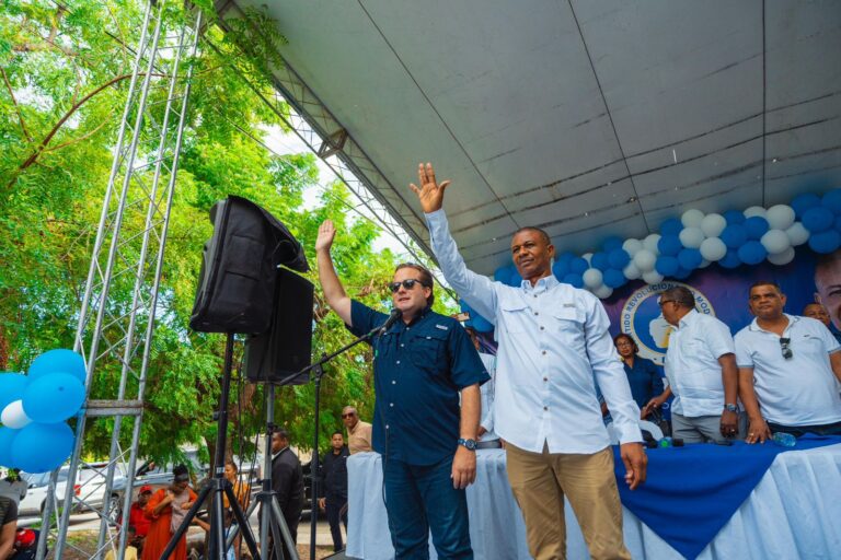 Paliza juramenta en el PRM a director municipal de Canoa, en Barahona