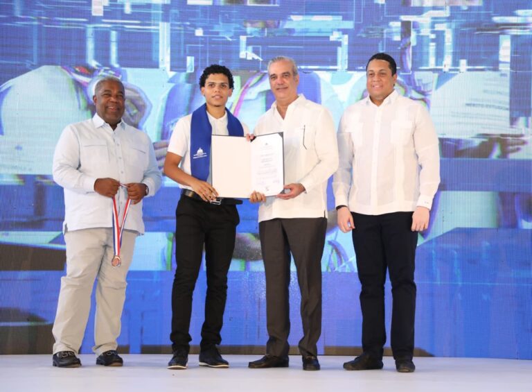 Presidente Abinader impulsa el talento joven con 2,848 jóvenes graduados del programa ‘Oportunidad 14/24’»