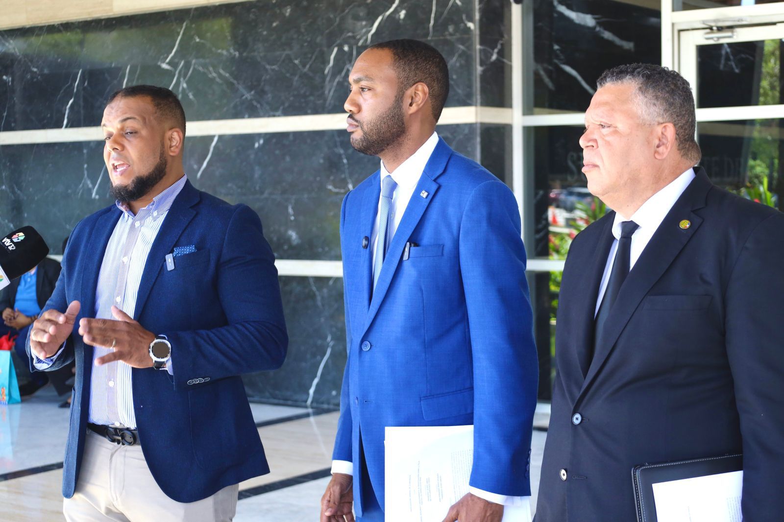 Javier Ubiera y Delvys Lanfranco interponen denuncia por «ultraje» al Himno Nacional