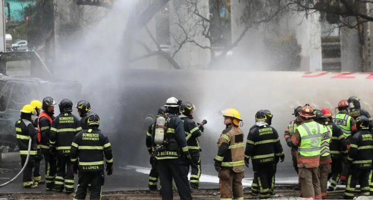 Asciende a 13 la cifra de muertos por explosión de camión de gas en Ciudad de México