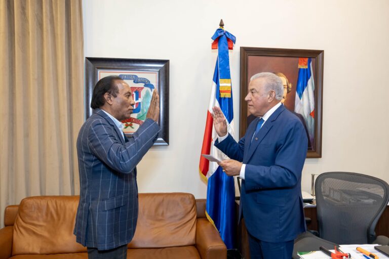 Ministro Bautista juramentó al general Zorrilla Ozuna como director de Desarrollo Fronterizo