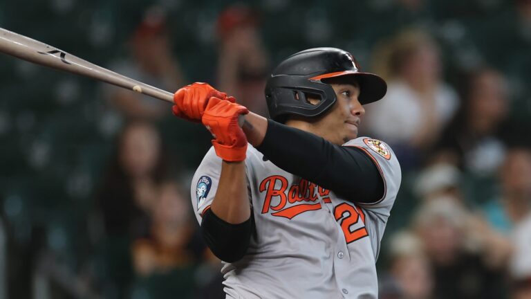 Basallo consigue el segundo hit de su carrera para dejar en el terreno a un rival