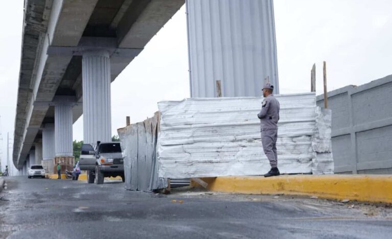 OPRET aclara pedazos desprendidos de columna del Metro hacia Los Alcarrizos eran restos de caliche y suciedad