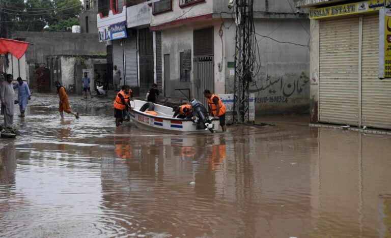 Casi un millón de evacuados en Pakistán por lluvias del monzón que han causado 862 muertes