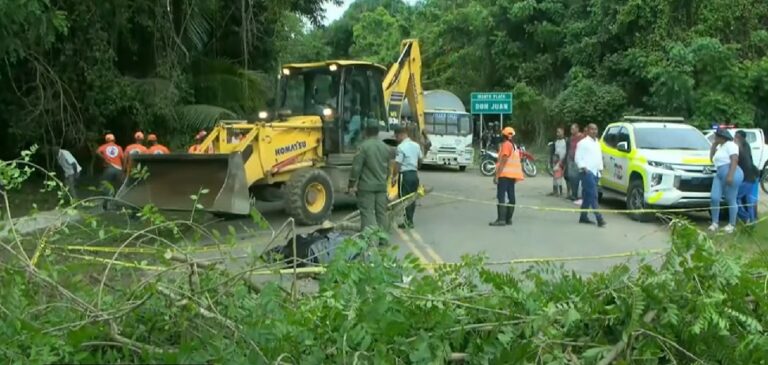 Residentes en Don Juan y Yamasá afectados tras derrumbe de puente en Monte Plata