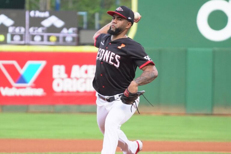 Escogido anuncia a los panameños Araúz y Agrazal como refuerzos