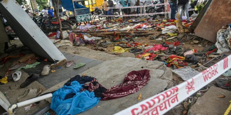 Estampida en un mitin político en la India deja al menos 38 muertos y 150 heridos