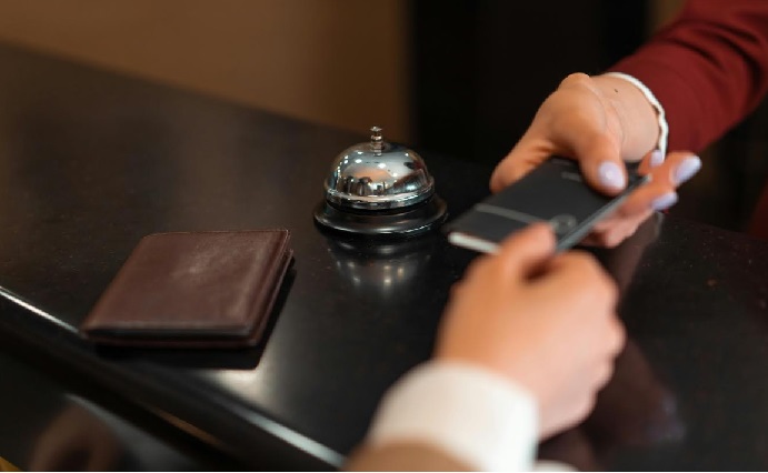 Alerta a viajeros: ataques con IA dirigidos a huéspedes de hoteles en Latinoamérica y España