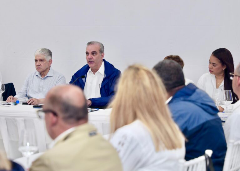 Presidente Abinader pasa balance a obras en curso, define prioridades para el 2026 y reafirma su compromiso de extender estos encuentros a otras provincias del país