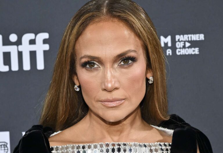 Jennifer López dice se frustró muchas veces, pero eligió no quedarse enojada