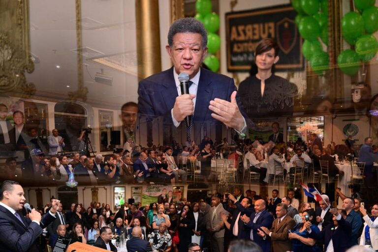 Leonel Fernández resalta en New Jersey aportes de la diáspora al desarrollo de RD