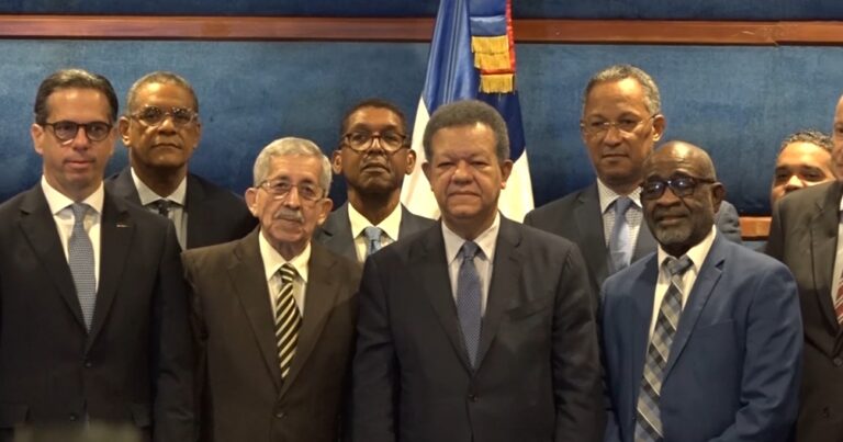 «Ahora de lo que se trata es de su implementación o ejecución», dice Leonel Fernández al recibir informe del CES