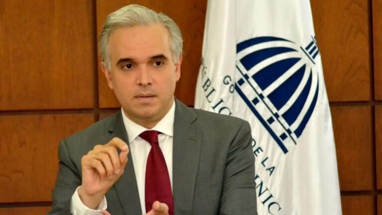 Ministro de Educación ordena investigar video sexual explícito en una escuela pública; advierte graves consecuencias