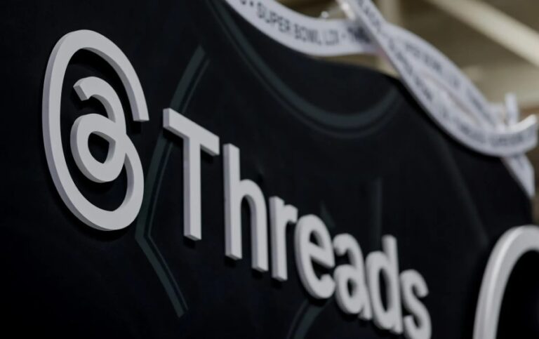 Meta entrenará a sus chatbots para que no hablen de suicidio o sexo con adolescentes