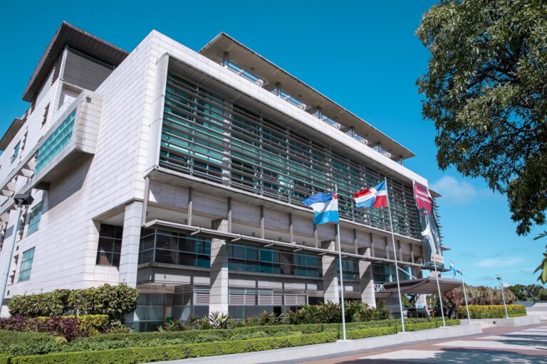 Procuraduría General apresa cuatro médicos y una alcaldesa pedánea por mafia en registro de defunciones