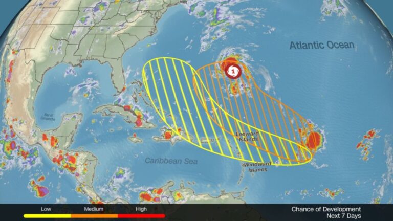 La tormenta Humberto se fortalece en aguas del Atlántico