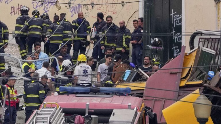 al menos 15 muertos al descarrilar teleférico en Lisboa