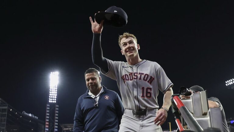 Zach Cole responde a la hora buena y guía a los Astros en triunfo sobre los Rangers