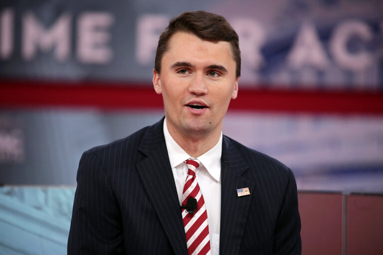 Fallece Charlie Kirk, aliado de Trump,  tras recibir un disparo en atentado en la universidad de Utah