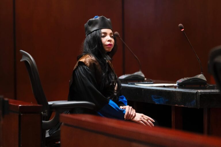 Yeni Berenice instruye a Persecución y a la Fiscalía de Santiago investigar circunstancias en que patrulla abatió a cinco hombres