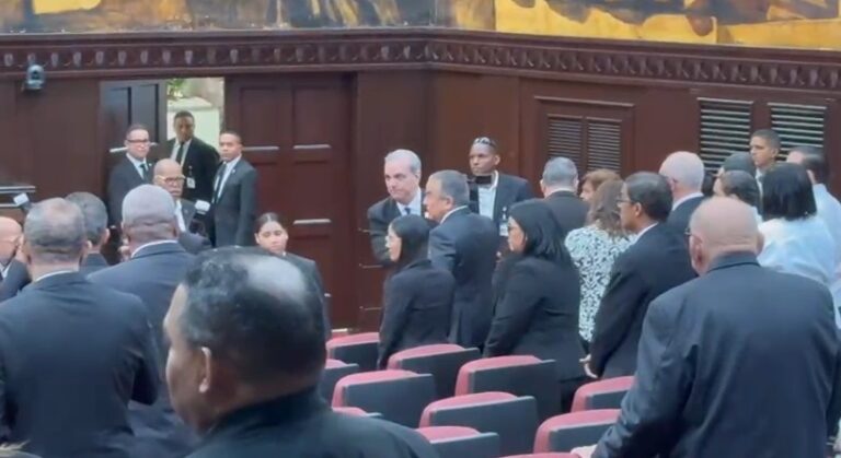 Presidente  Abinader asiste a honras fúnebres de Vicente Sánchez Baret en el Congreso Nacional