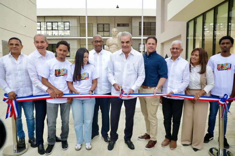 Presidente Abinader inaugura Centro Universitario Regional UASD-Cotuí con 29 aulas; ya suman cuatro los entregados a través del MIVED
