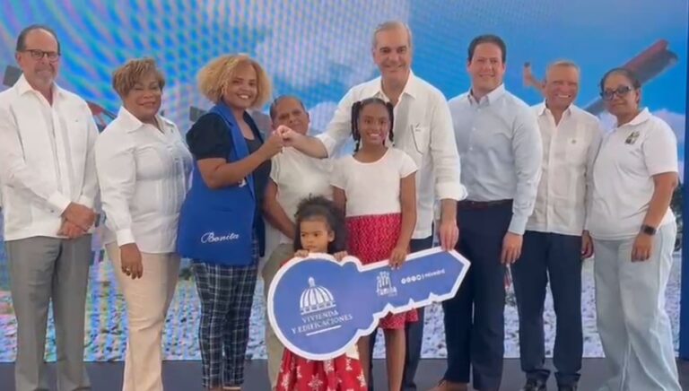 Presidente Abinader y Ministro Bonilla entregan 95 nuevas viviendas en Pedro Brand