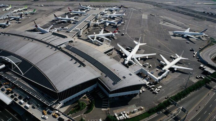 Aeropuerto JFK de Nueva York detiene operaciones