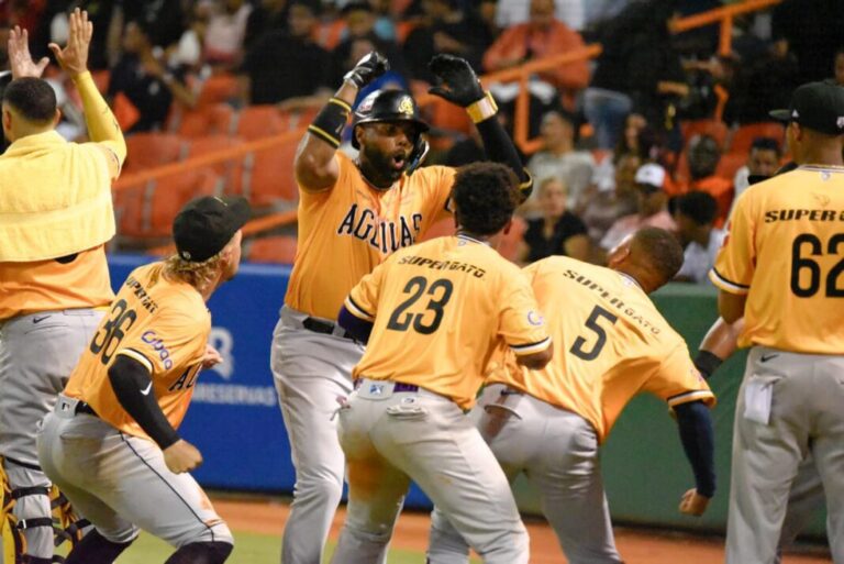 Águilas Cibaeñas arrollan a los Toros del Este 11-4 en La Romana
