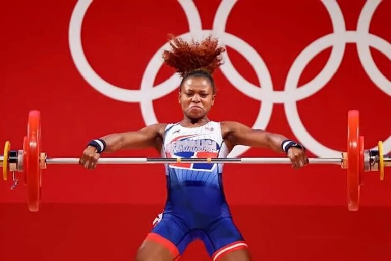 Beatriz Pirón anuncia su retiro oficial del levantamiento de pesas