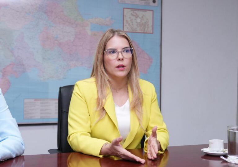 La diputada Barceló explica no busca eliminar la cesantía, sino modernizarla