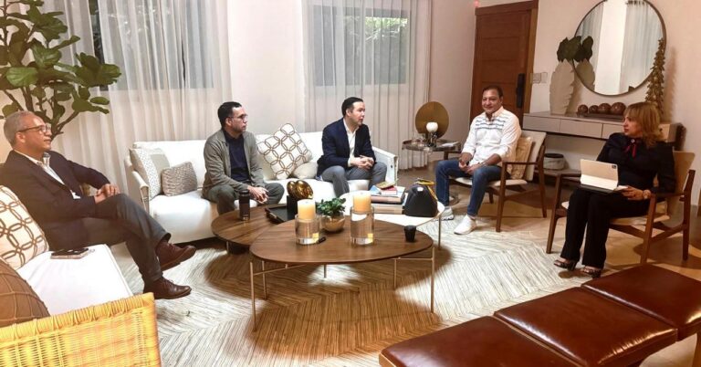 La Comisión del PLD  conformada para trabajar el Protocolo de Aspirantes Presidenciales se reúne con Abel Martínez