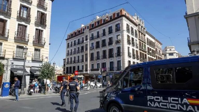 Cuatro personas desaparecen al derrumbarse un edificio en obras en Madrid