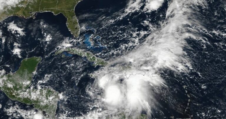 Cuba declara en «fase informativa» a su mitad oriental por la amenaza de Melissa