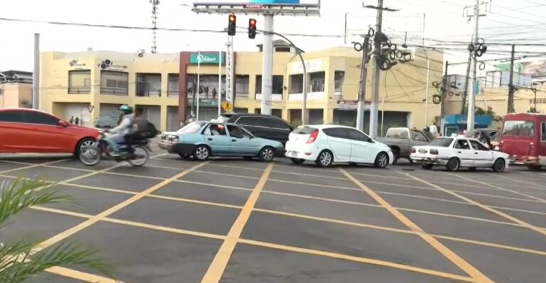 César Fernández asegura continuarán los taponamientos en paso a desnivel de la 27 de Febrero