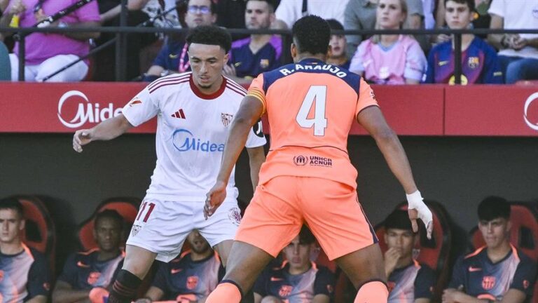 El Barcelona se desmorona en Sevilla y el Real Madrid es el nuevo líder