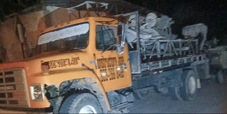 Seis haitianos indocumentados ocultos en un camión mezclador de cemento son apresados por el Ejército de RD