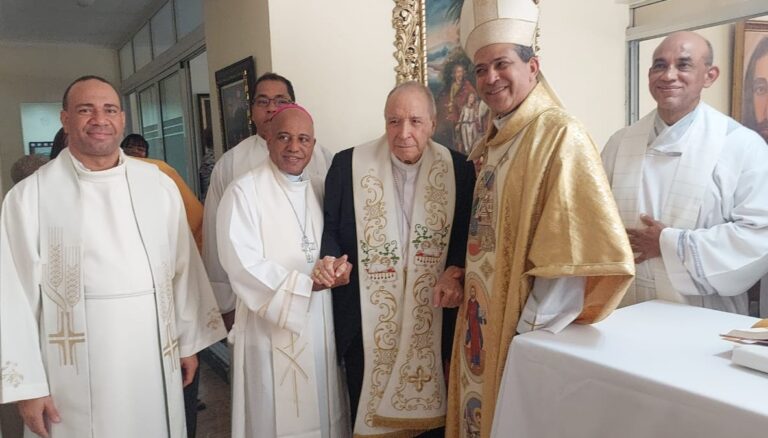 Arzobispo coadjutor, Morel Diplán celebra misa acción de gracias por festejo 89 años del Cardenal López Rodríguez    
