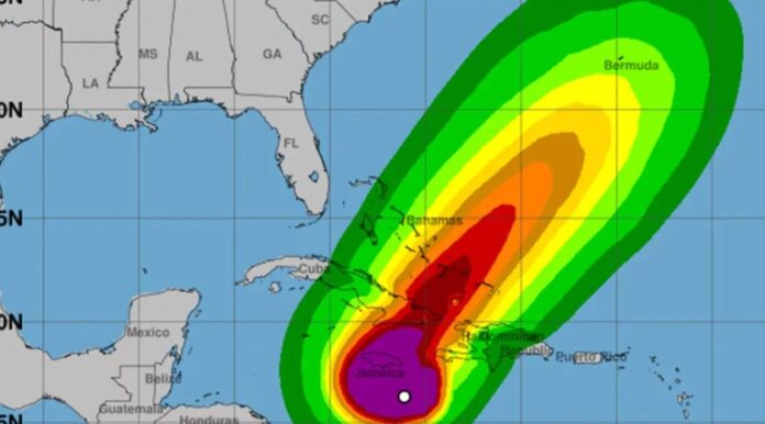 Islas Turcas y Caicos urge a la población a tomar precauciones