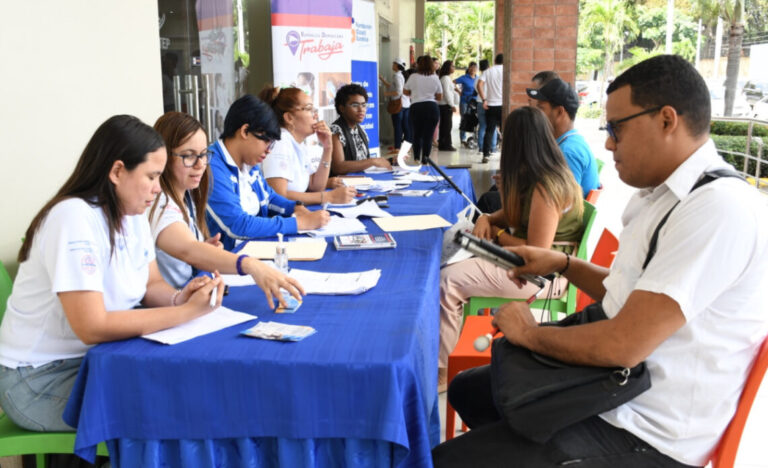 Ministerio de Trabajo realiza jornada de empleos para jóvenes; hay siete mil plazas vacantes