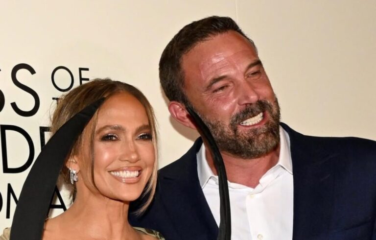 Jennifer Lopez y Ben Affleck se reencuentran en el estreno de “El beso de la mujer araña“