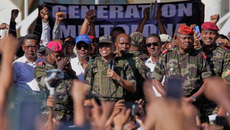 La generación Z celebra el golpe de Estado militar en Madagascar