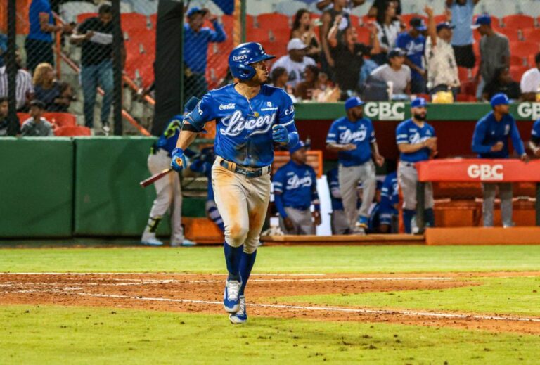 Licey se impone y domina a los Toros en La Romana