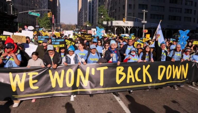 Trump aprieta con nueva tarifa migratoria a indocumentados en Estados Unidos