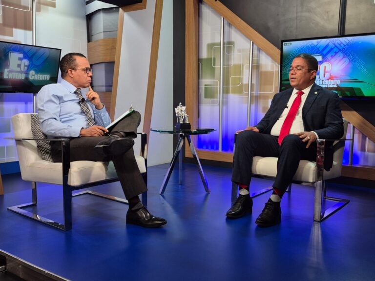 “Abinader va hoy a Barahona; desea Arnaud gane presidencia 2028; trabajo Derrumbao vale 1,200 millones”, dice Senador Moisés Ayala