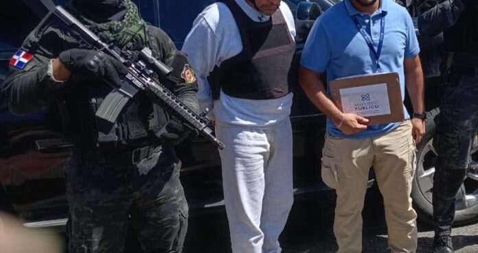 PGR y DNCD reciben a exoficial implicado en red de narcotráfico