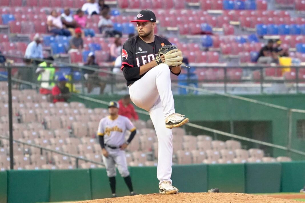 Relevista Kenny Hernández regresa con los Leones del Escogido